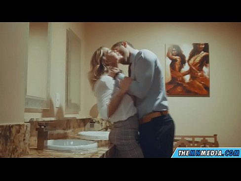 ❤️ Când o blondă cu sânii mari te seduce într-o toaletă publică ❤️ at porn ro.desixxxtube.ru ❤